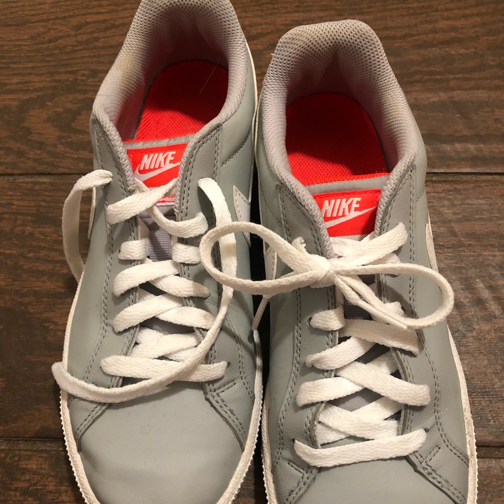 Nike tennis shoes